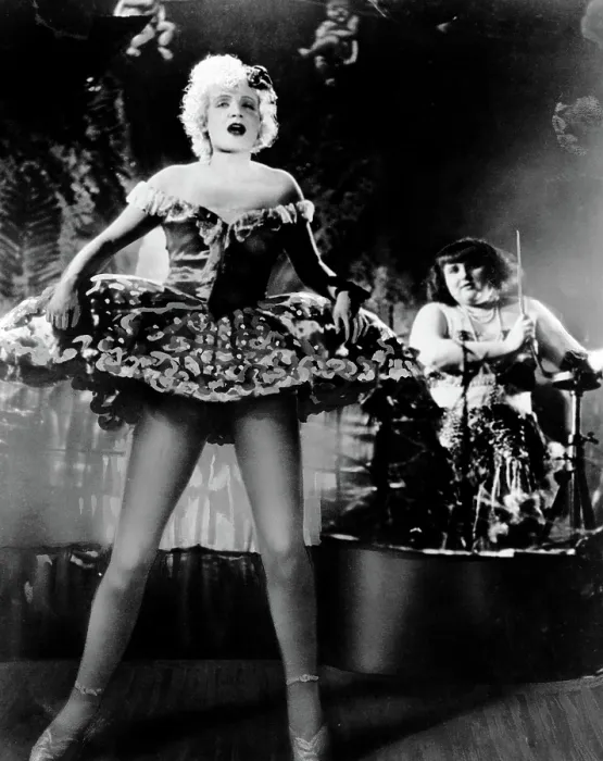 Framed Print : THE BLUE ANGEL, (aka DER BLAUE ENGEL), Marlene Dietrich, 1930
