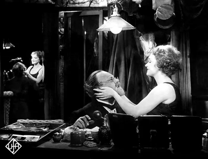 Framed Print : THE BLUE ANGEL, (aka DER BLAUE ENGEL), from center left: Emil Jannings, Marlene Dietrich, 1930