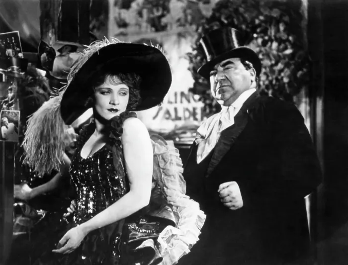 Framed Print : THE BLUE ANGEL, Marlene Dietrich, Kurt Gerron, 1930