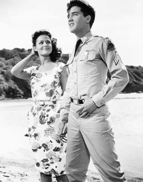 Framed Print : BLUE HAWAII, from left, Joan Blackman, Elvis Presley, 1961