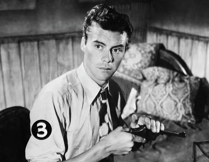 Framed Print : THE BLUE LAMP, Dirk Bogarde, 1950 Framed Print : THE BLUE LAMP, Dirk Bogarde, 1950