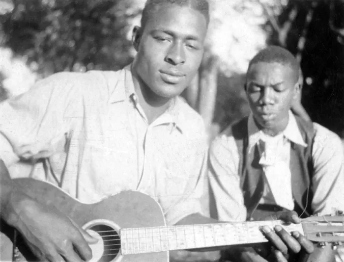 Framed Print : The Blues. Gabriel Brown and Rochelle French, Eatonville, Florida, Photo by Alan Lomax, 1935