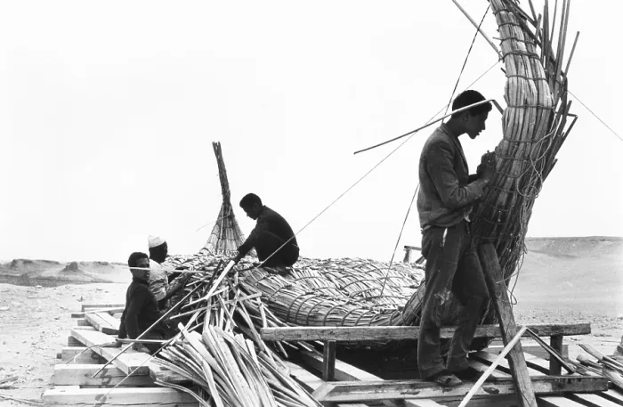 Framed Print : Boat builders from Lake Chad used papyrus reeds from Lake Tana in Ethiopia, to construct RA'. May 1966