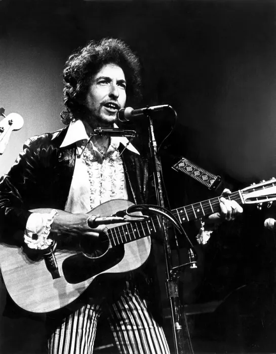 Framed Print : Bob Dylan, ca 1975. Courtesy: CSU Archives / Everett Collection Framed Print : Bob Dylan, ca 1975. Courtesy: CSU Archives / Everett Collection