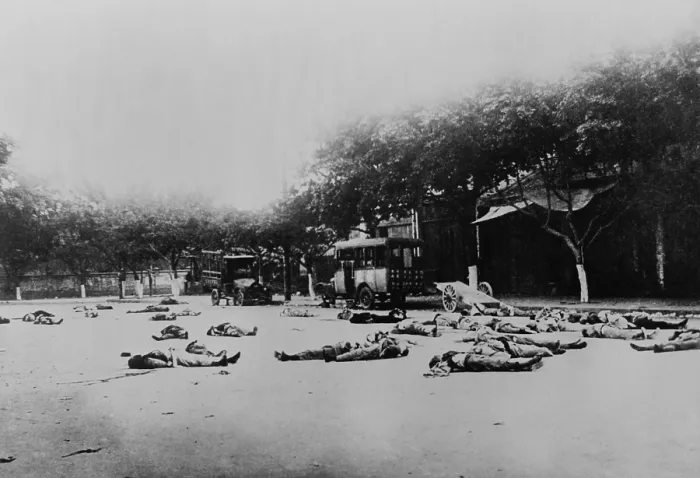 Framed Print : Bodies of Chinese Communists lie on a street in Guangzhou, China, ca. 1927-8 Framed Print : Bodies of Chinese Communists lie on a street in Guangzhou, China, ca. 1927-8