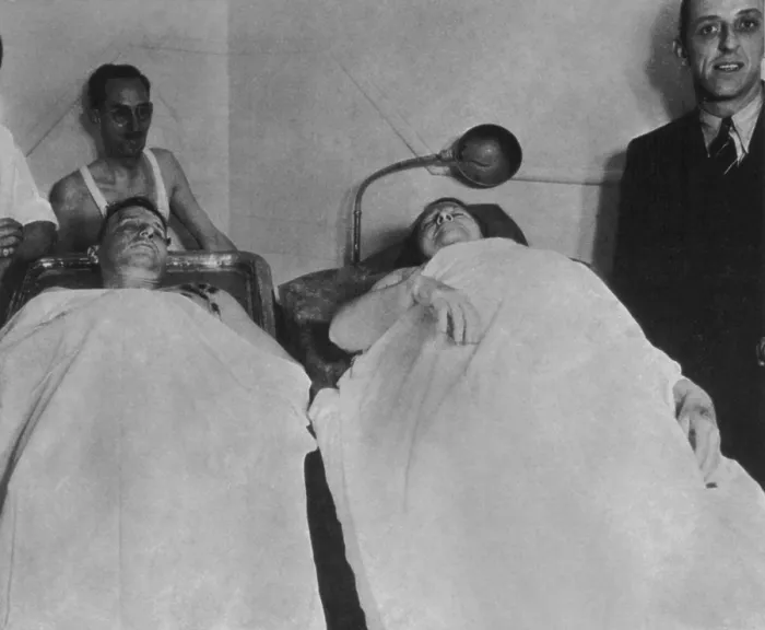 Framed Print : The bodies of Freddie and Ma Barker in the Oklawaha, Florida morgue after their shoot-out with the Feds. January 1935