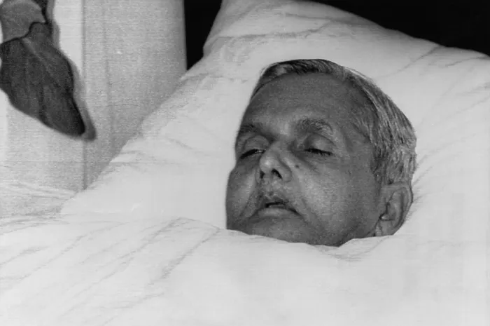 Framed Print : The body of Indian Prime Minister Lal Bahadur Shastri, January 10, 1966. Courtesy: CSU Archives  /  Everett Collection