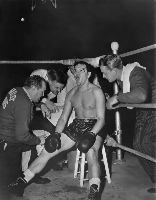 Framed Print : BODY AND SOUL, John Garfield, 1947