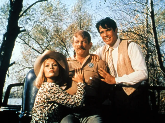 Framed Print : BONNIE AND CLYDE, Faye Dunaway, Denver Pyle, Warren Beatty, 1967