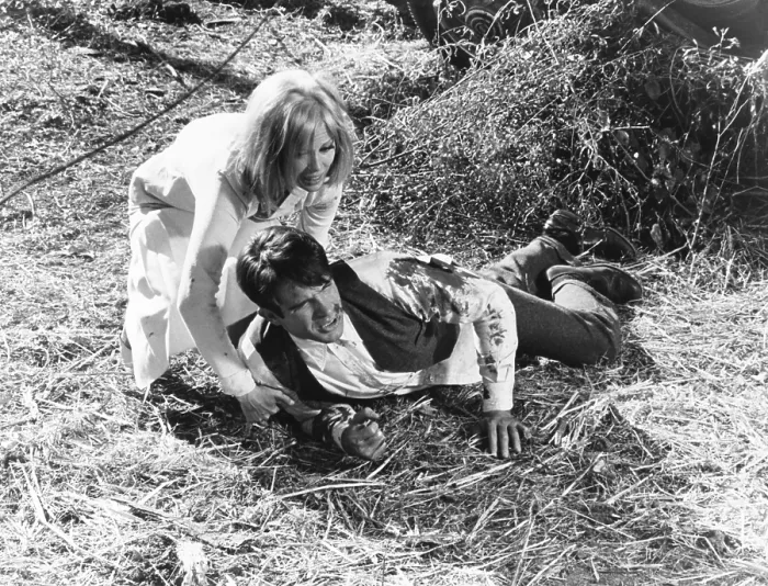 Framed Print : BONNIE AND CLYDE, from left: Faye Dunaway, Warren Beatty, 1967