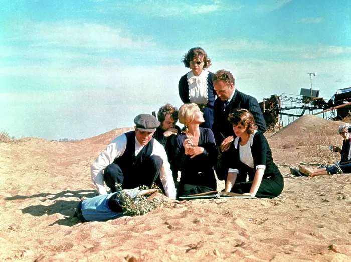 Framed Print : BONNIE AND CLYDE, Warren Beatty, Michael J. Pollard, Faye Dunaway, Estelle Parsons, Gene Hackman, 1967