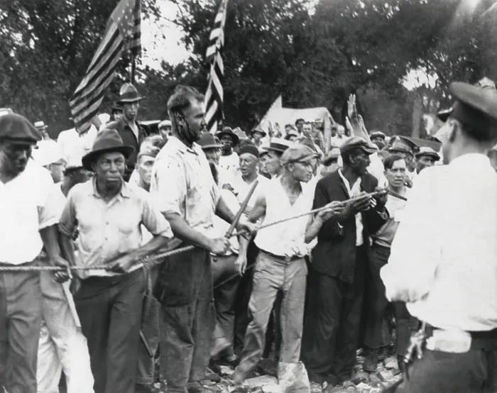 Framed Print : Bonus Marchers confront Washington, D.C. police, July 28, 1932. Veterans pushing the line forward in their battle, one with blood streaming down his face. (BSLOC_2013_9_212)