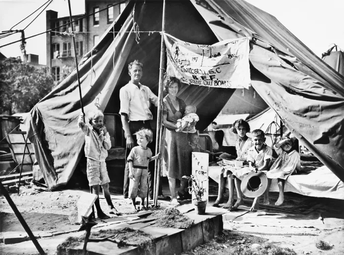 Framed Print : Bonus Marcher's encampment along Pennsylvania Avenue, of a World War I veteran, his wife and seven children. July 1932 Framed Print : Bonus Marcher's encampment along Pennsylvania Avenue, of a World War I veteran, his wife and seven children. July 1932
