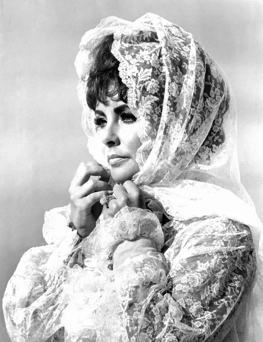 Framed Print : BOOM!, Elizabeth Taylor, 1968