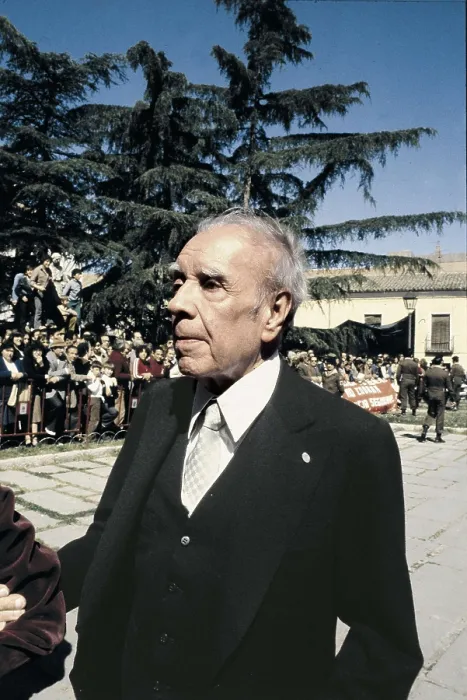 Framed Print : BORGES, Jorge Luis (1899-1986). Borges in the University of Alcal de Henares due to the ceremony of the Cervantes Prize (23rd April 1983). AISA / Everett Collection**US SALES ONLY** Framed Print : BORGES, Jorge Luis (1899-1986). Borges in the University of Alcal de Henares due to the ceremony of the Cervantes Prize (23rd April 1983). AISA / Everett Collection**US SALES ONLY**
