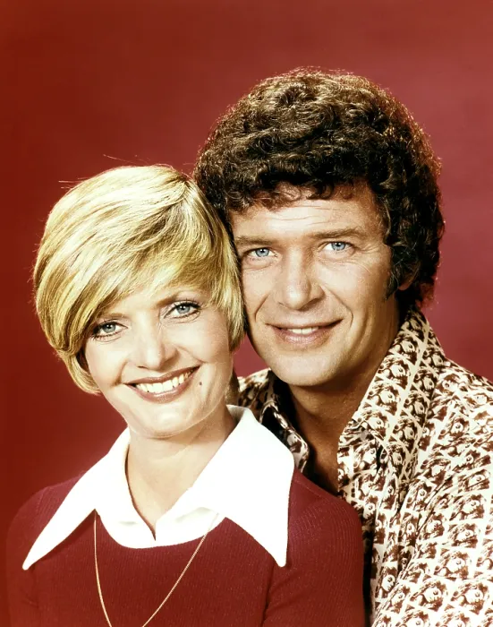 Framed Print : THE BRADY BUNCH, Florence Henderson, Robert Reed, (Season 5), 1969-74 Framed Print : THE BRADY BUNCH, Florence Henderson, Robert Reed, (Season 5), 1969-74