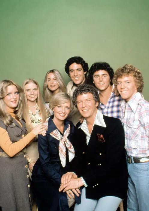 Framed Print : THE BRADY BUNCH HOUR, Susan Olsen, Geri Reischl, Maureen McCormick, Barry Williams, Christopher Knight, Mike Lookinland, Robert Reed, Florence Henderson, 1977