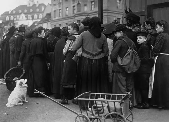 Framed Print : Bread Lines in Germany at the end of World War 1 Framed Print : Bread Lines in Germany at the end of World War 1