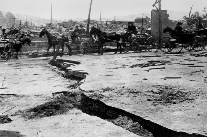 Framed Print : Break in asphalt paving on Van Ness Avenue after the San Francisco Earthquake, 1906
