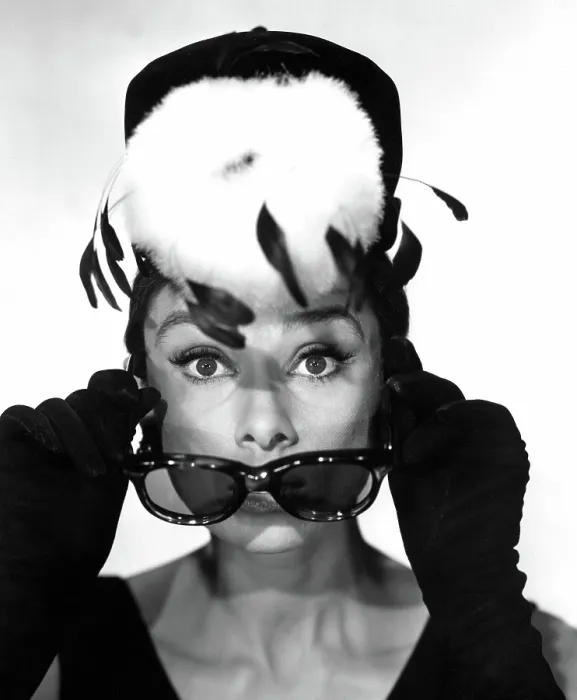 Framed Print : BREAKFAST AT TIFFANY'S, Audrey Hepburn, 1961 Framed Print : BREAKFAST AT TIFFANY'S, Audrey Hepburn, 1961