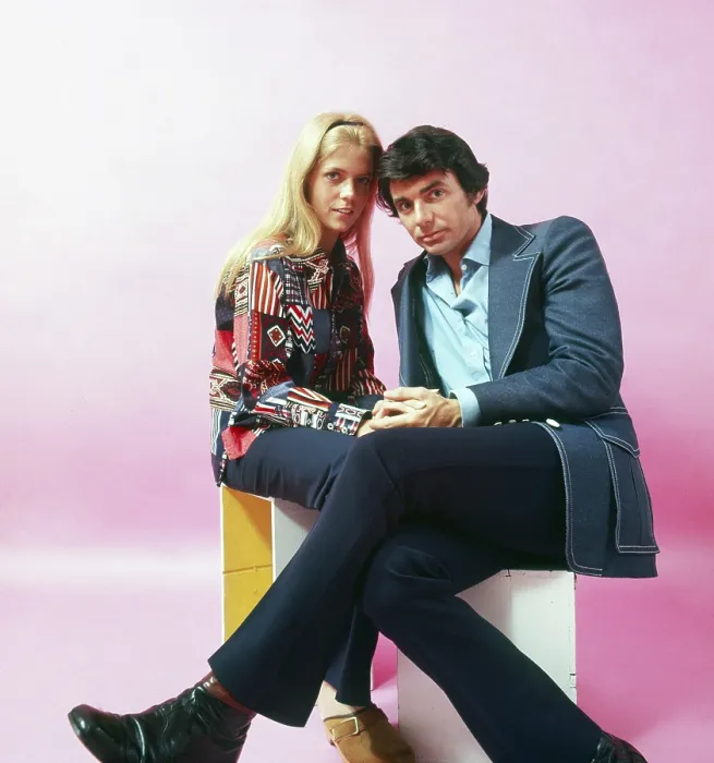 Framed Print : BRIDGET LOVES BERNIE, from left: Meredith Baxter, David Birney, 1972-1973