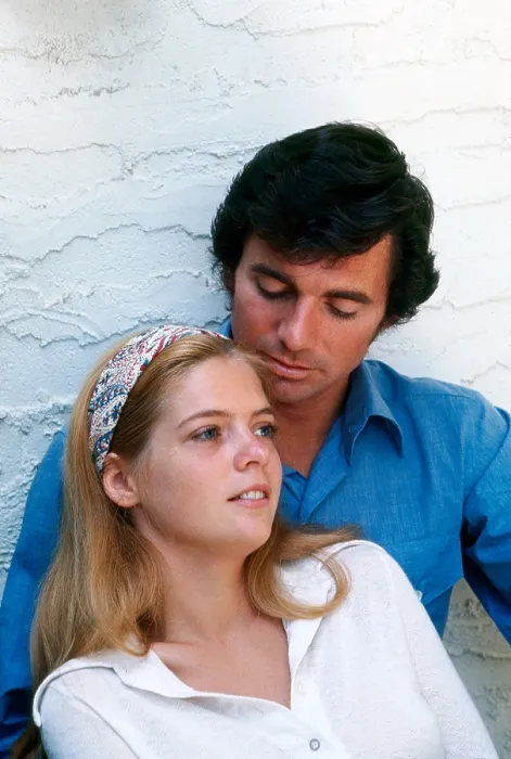 Framed Print : BRIDGET LOVES BERNIE, from left: Meredith Baxter, David Birney, (1972), 1972-73