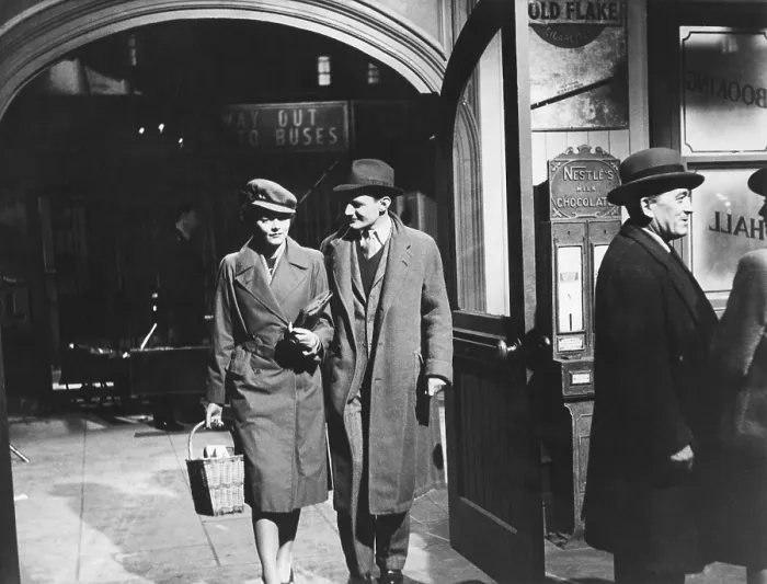 Framed Print : BRIEF ENCOUNTER, from left: Celia Johnson, Trevor Howard, 1945