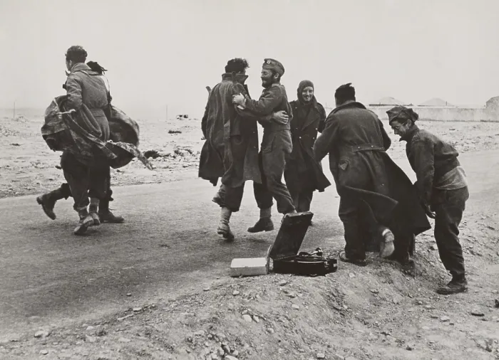 Framed Print : British and New Zealand soldiers dance for joy to music of an Italian gramophone. There were just rescued when British forces who recaptured Bardia, Libya, on Jan