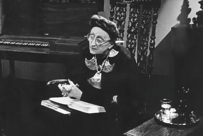 Framed Print : British poet and critic Dame Edith Sitwell, (1887-1964), c. 1962.. Courtesy: CSU Archives  /  Everett Collection