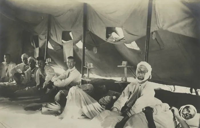Framed Print : British POWs of the Dardanelles campaign in Turkish custody. Some are bandaged, as they occupy sleeping quarters in a tent. 1915-1916, during WW1 (BSLOC_2017_1_154)
