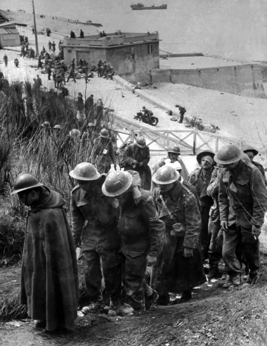 Framed Print : British prisoners at Dunkirk, France, June 1940