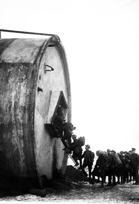 Framed Print : British World War I soldiers entering a novel billet with their packs. Near Riencourt, France. 1918