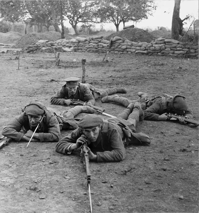 Framed Print : British WW1 soldiers listening for an chance to advance on German position. 1916. (BSLOC_2012_4_130) Framed Print : British WW1 soldiers listening for an chance to advance on German position. 1916. (BSLOC_2012_4_130)
