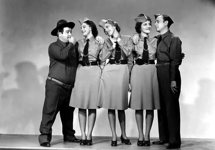 Framed Print : BUCK PRIVATES, Lou Costello, Maxine Andrews, Patty Andrews, Laverne Andrews [The Andrews Sisters, Abbott and Costello], 1941