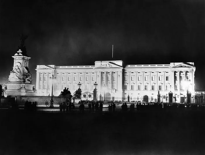 Framed Print : Buckinham Palace, London England. 9 / 8 / 31. Courtesy CSU Archives / Everett Collection