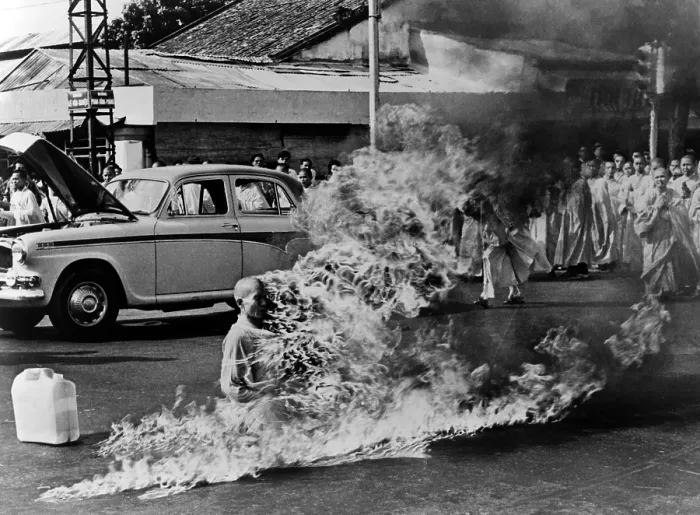 Framed Print : Buddhist monk Thich Quang Duc, protest Vietnamese government oppression of Buddhists, poured gasoline over his body and set himself on fire
