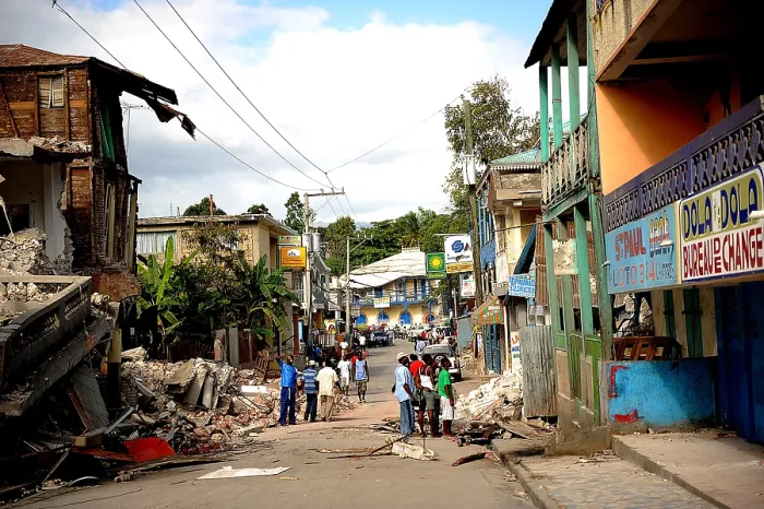Framed Print : Buildings are destroyed in Jacmel Haiti from 7.0-magnitude earthquake. Jacmel with a population of 50 000 lost 350 people to the earthquake on January 12 2010. (BSLOC_2011_12_387)