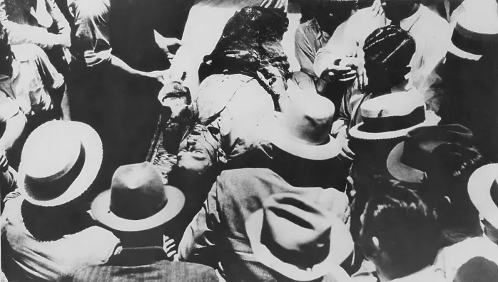 Framed Print : Bullet Riddled body of Clyde Barrow, accused killer of dozens of peace officers Framed Print : Bullet Riddled body of Clyde Barrow, accused killer of dozens of peace officers