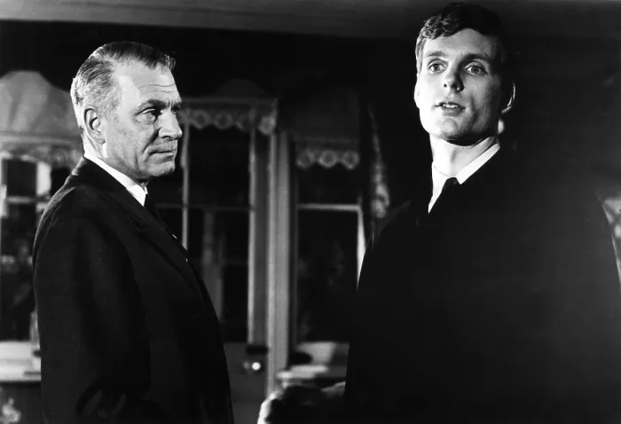 Framed Print : BUNNY LAKE IS MISSING, from left: Laurence Olivier, Keir Dullea, 1965