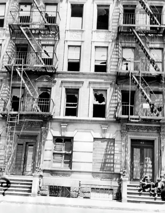 Framed Print : A burned out apartment building in Harlem, New York City, circa 1946. Courtesy: CSU Archives / Everett Collection Framed Print : A burned out apartment building in Harlem, New York City, circa 1946. Courtesy: CSU Archives / Everett Collection