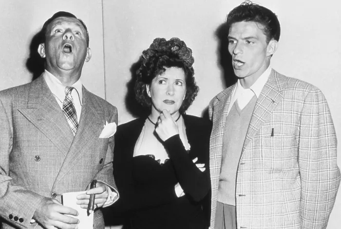 Framed Print : THE BURNS AND ALLEN SHOW, from left: George Burns, Gracie Allen, Frank Sinatra, singing contest on their radio show, August 31, 1943