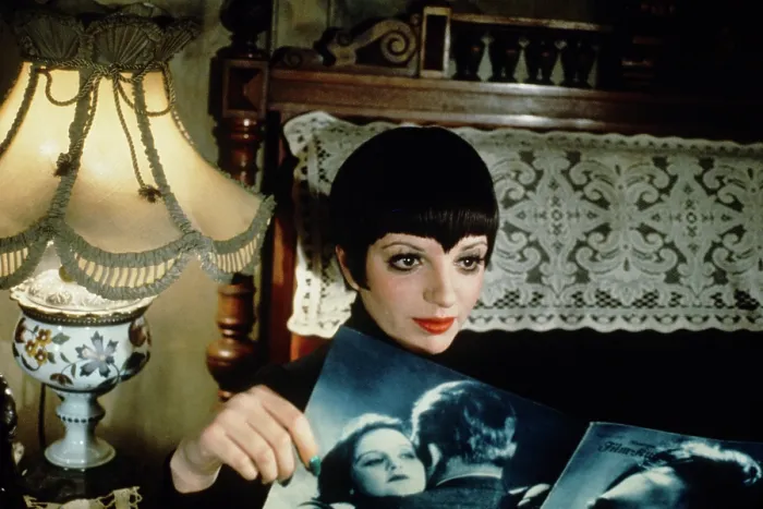 Framed Print : CABARET, Liza Minnelli, 1972 Framed Print : CABARET, Liza Minnelli, 1972