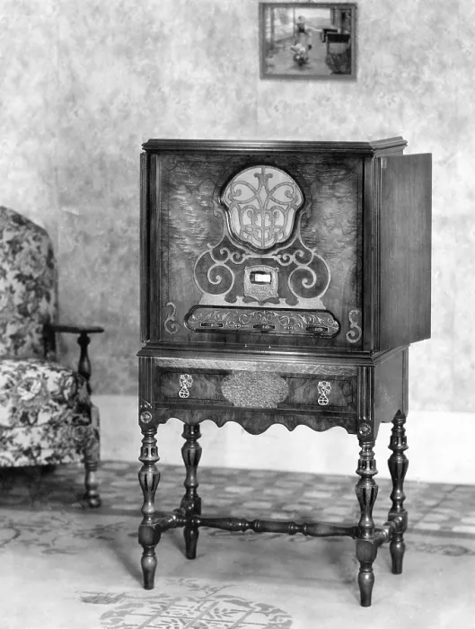 Framed Print : A cabinet radio, c. 1927.. Courtesy: CSU Archives / Everett Collection Framed Print : A cabinet radio, c. 1927.. Courtesy: CSU Archives / Everett Collection