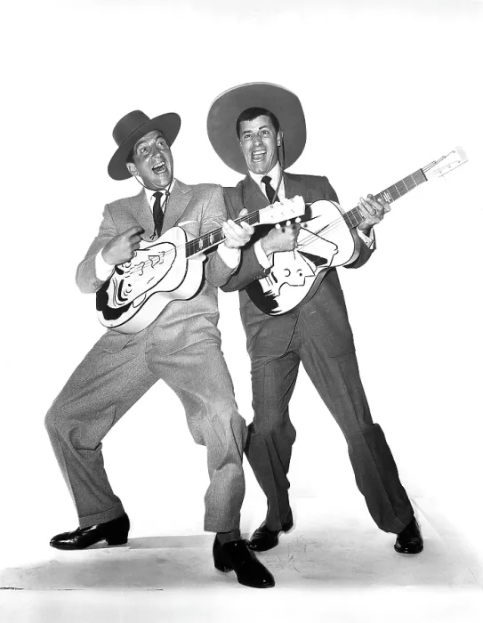 Framed Print : THE CADDY, Dean Martin, Jerry Lewis, 1953