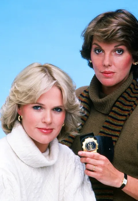 Framed Print : CAGNEY & LACEY, (aka CAGNEY AND LACEY), from left: Sharon Gless, Tyne Daly, 1981-1988