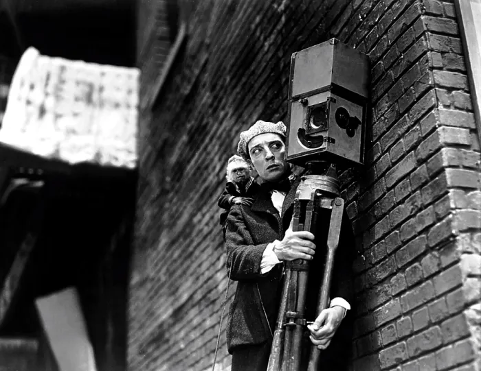 Framed Print : THE CAMERAMAN, Buster Keaton, 1928