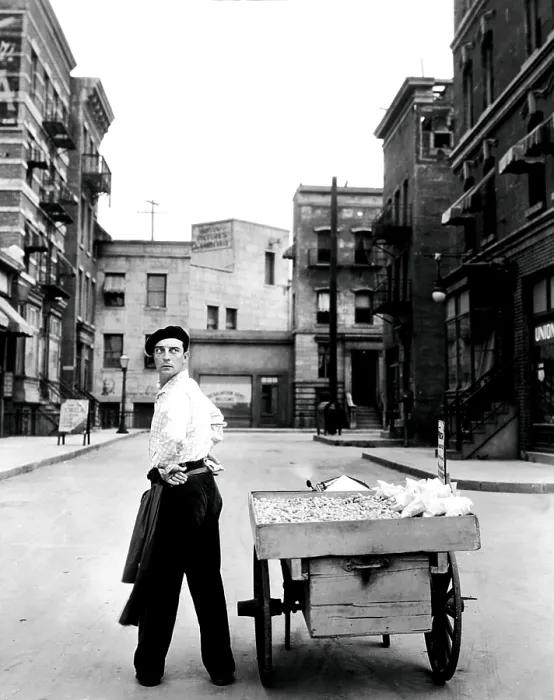 Framed Print : THE CAMERAMAN, Buster Keaton, 1928 Framed Print : THE CAMERAMAN, Buster Keaton, 1928