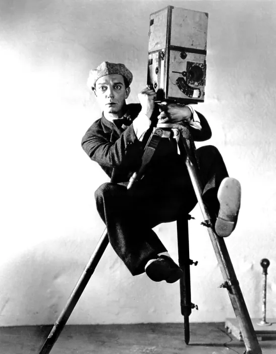 Framed Print : THE CAMERAMAN, Buster Keaton, 1928, newsreel camera