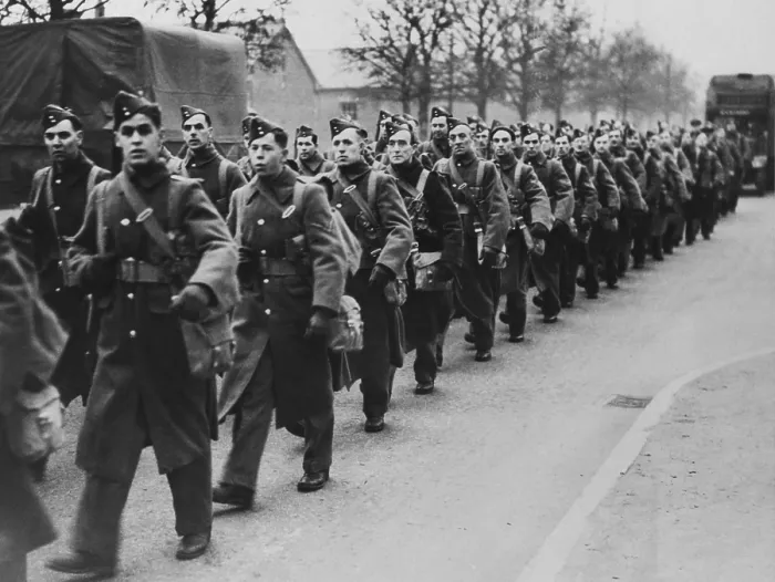 Framed Print : Canadian soldiers marching on a road in England in 1940, in the first year of World War 2. (BSLOC_2014_10_67) Framed Print : Canadian soldiers marching on a road in England in 1940, in the first year of World War 2. (BSLOC_2014_10_67)