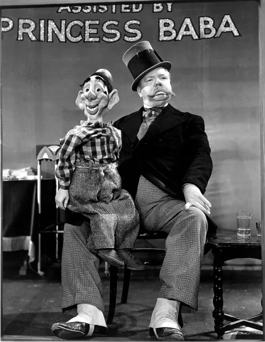 Framed Print : YOU CAN'T CHEAT AN HONEST MAN, W.C. Fields, 1939